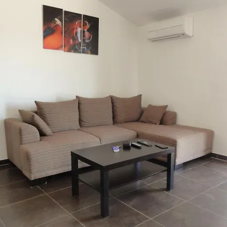 - Bono Apartment Omisalj