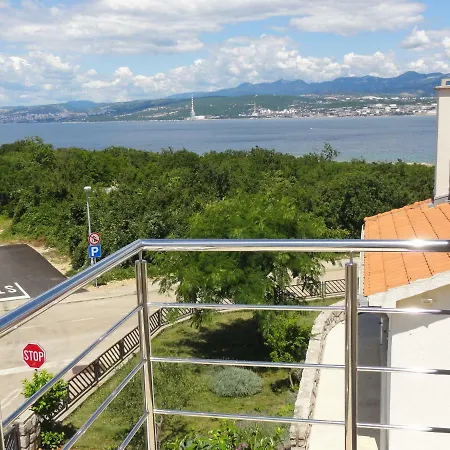 - Bono Apartment Omisalj