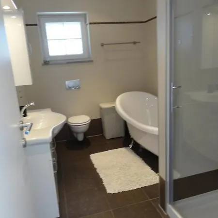 - Bono Apartment Omisalj